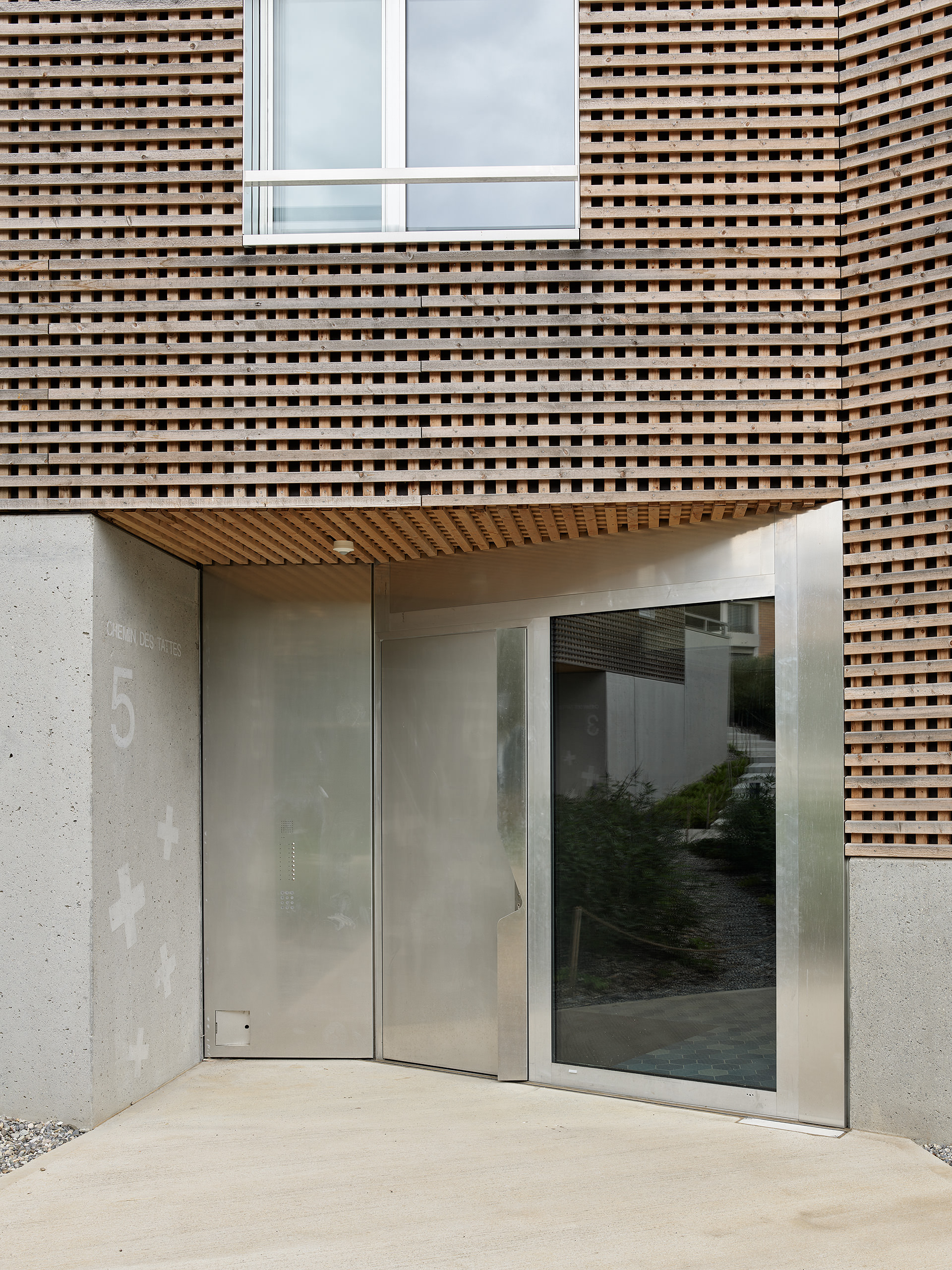 Ahp0055 AIQ4 000517 J2560